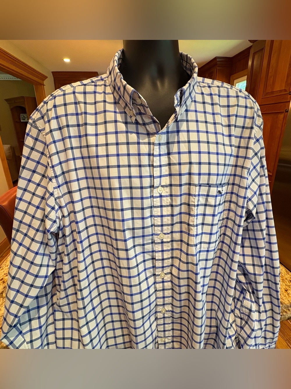 Vineyard Vines men’s Performance button front shirt. Sharp  plaid with logo. 2XL